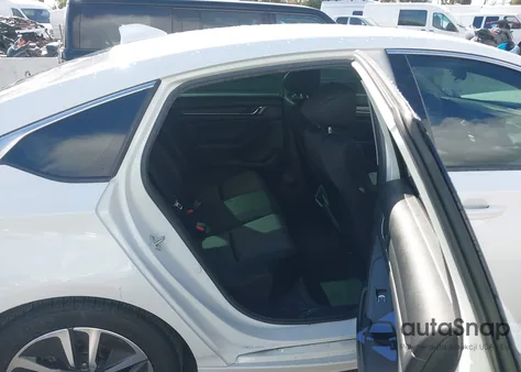 2022 Honda Accord Hybrid z USA, uszkodzony, nr VIN 1HGCV3F12NA008541